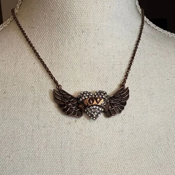 BETSEY JOHNSON WINGED HEART NECKLACE “LOVE” SPELLOUT COPPER CRYSTAL PAVE 18” EUC - Picture 3 of 12